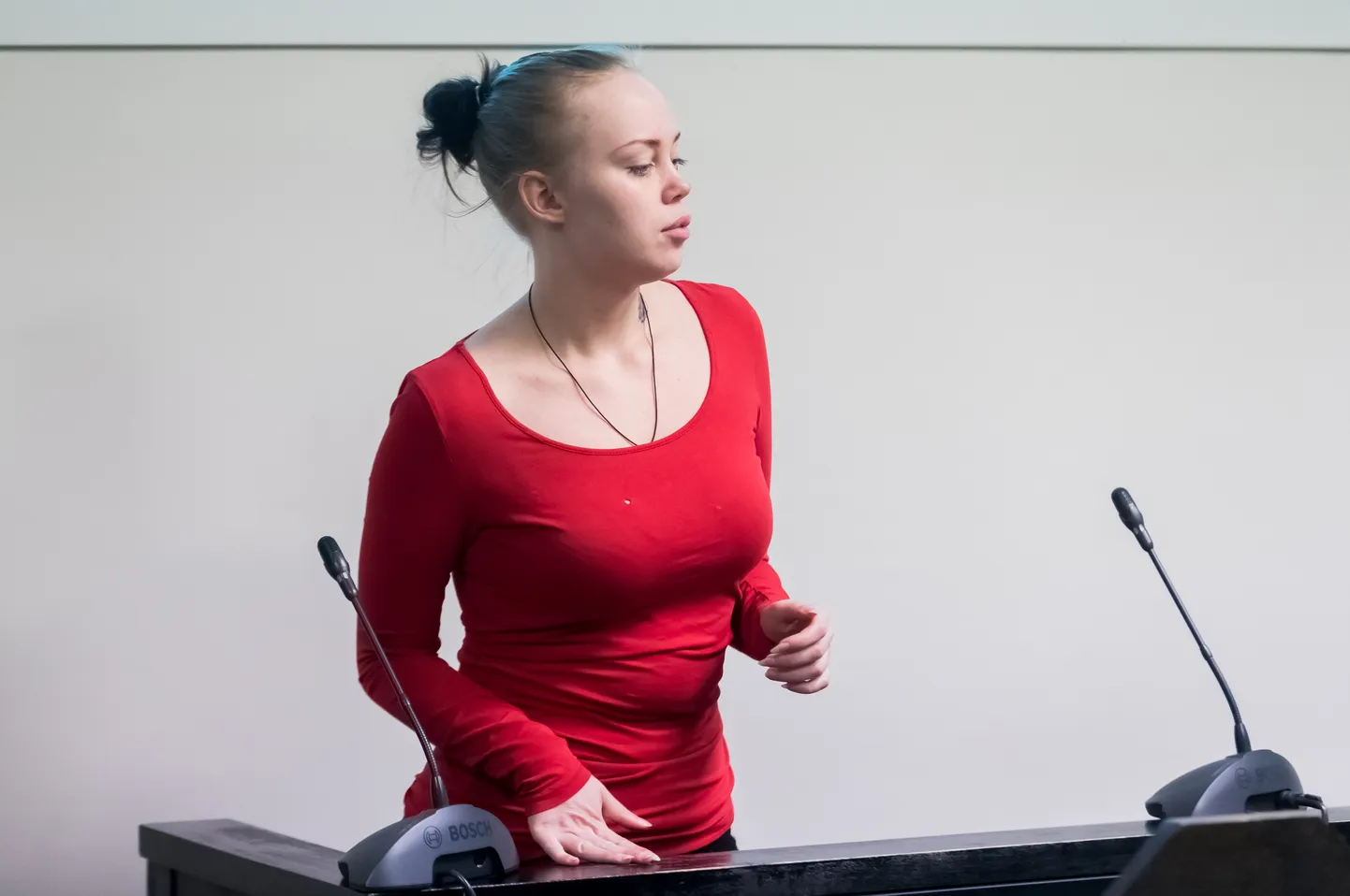Tallinna lauluväljaku lähedal noaga noore mehe tapnud Elizaveta Kapitovova pääses vanglast ennetähtaegselt vabadusse.