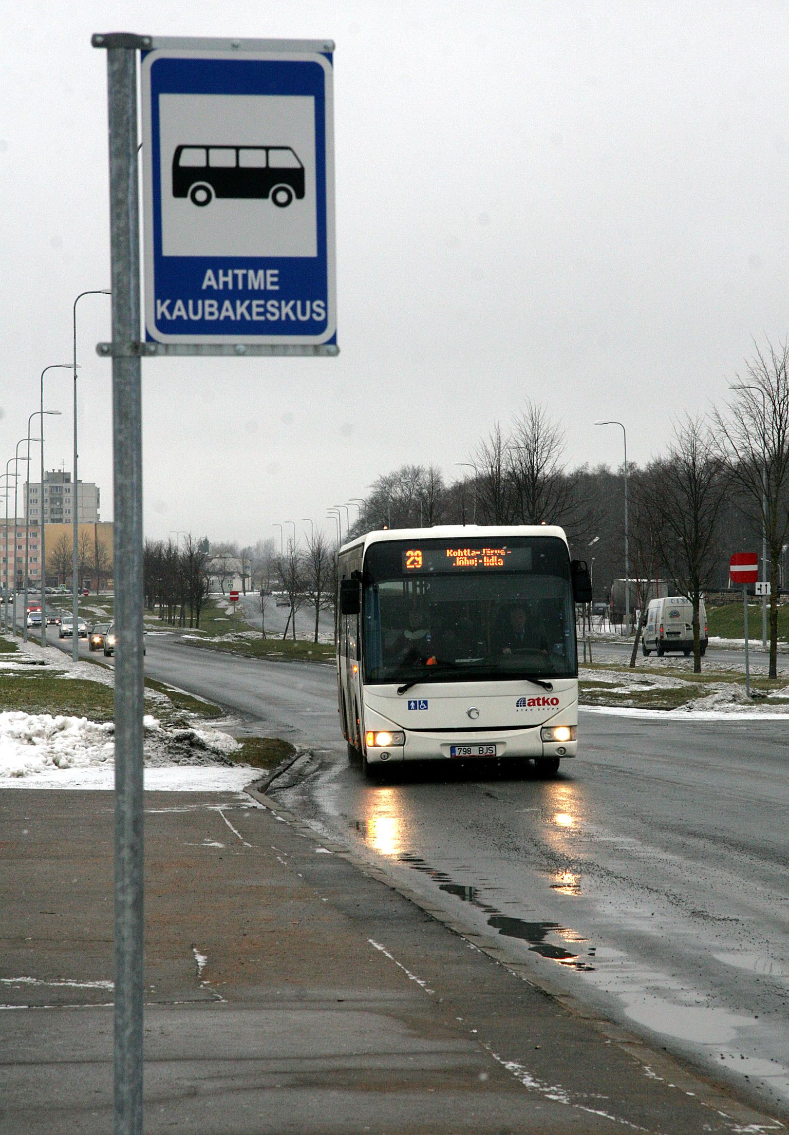На основании заканчивающегося в конце августа восьмилетнего договора кохтла-ярвеские городские линии обслуживали автобусы "ATKO".