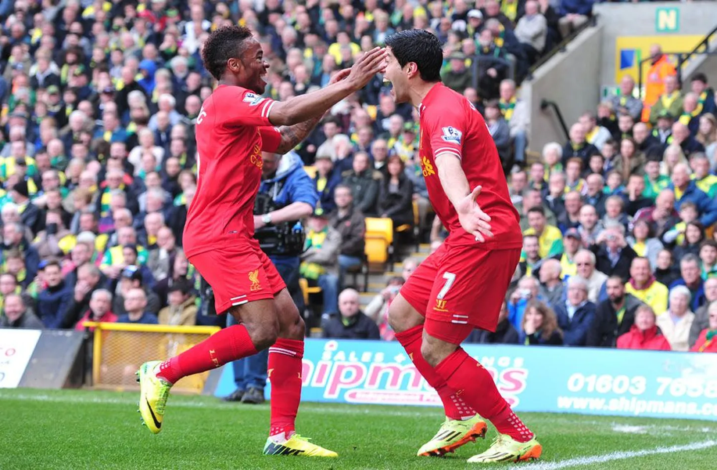 Liverpooli eilses võidumängus lõi kaks väravat Raheem Sterling (vasakul) ja ühe Luis Suarez.