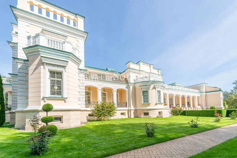 Вилла Минделя в Риге. Один из фасадов.
