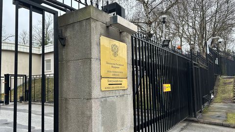 FOTOD ⟩ Venemaa saatkonna väitel rünnati Stockholmis asuvat esindust droonidega