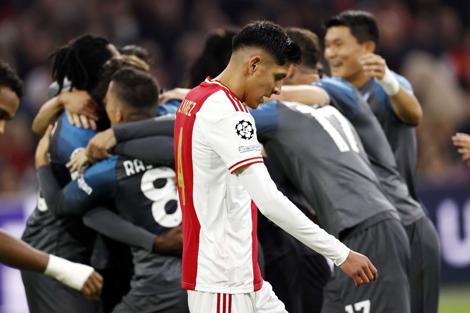 Edson Alvarez pidi väljakul vaatama, kuidas Napoli mehed Ajaxile lausa kuus väravat lõid.