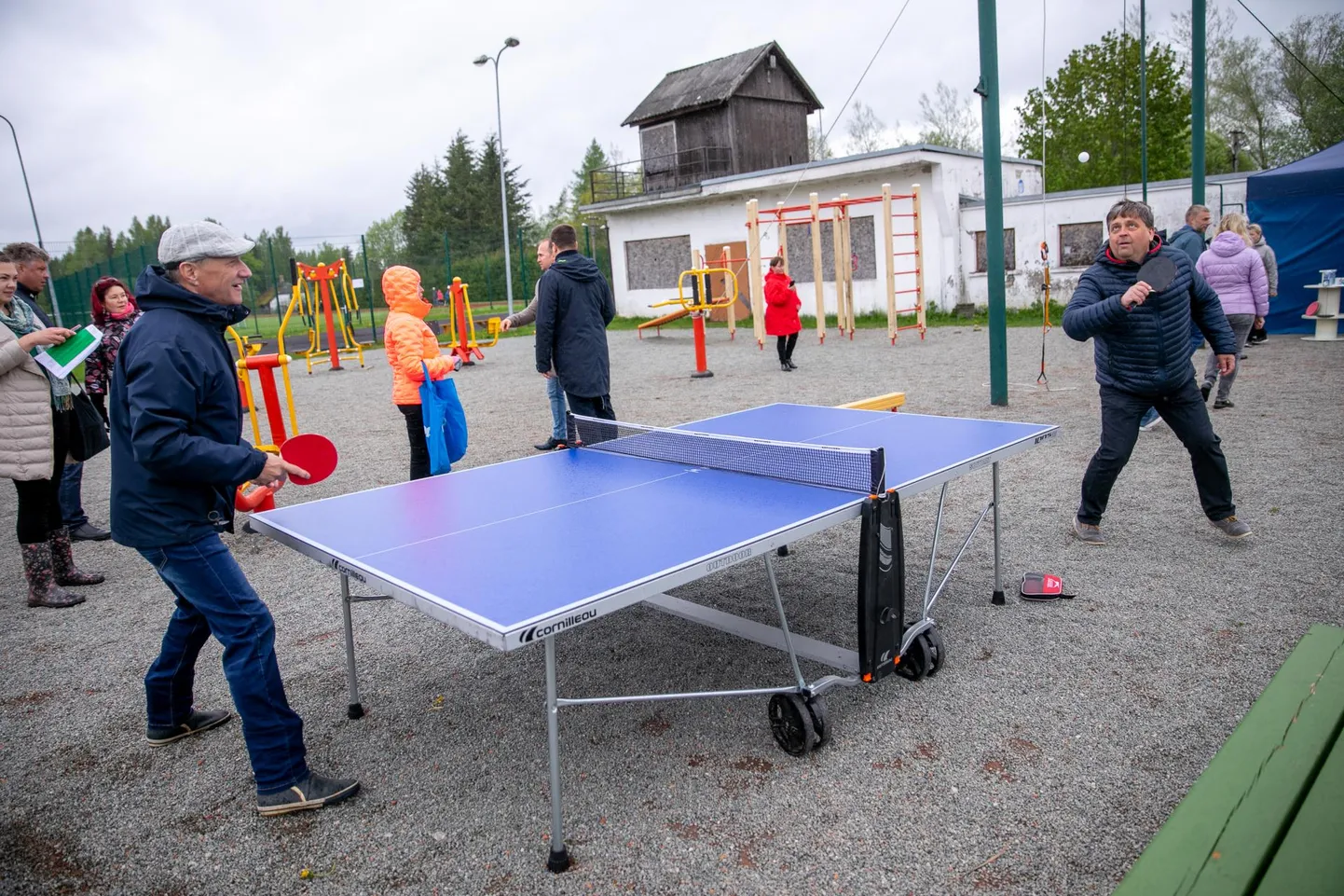 Uhtnas käib vilgas külaelu ja tänu uusarendusele on sinna ka uusi peresid kolinud.