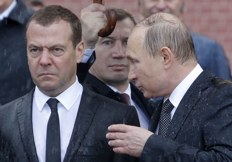 Дмитрий Медведев и Владимир Путин на Красной площади в Москве.