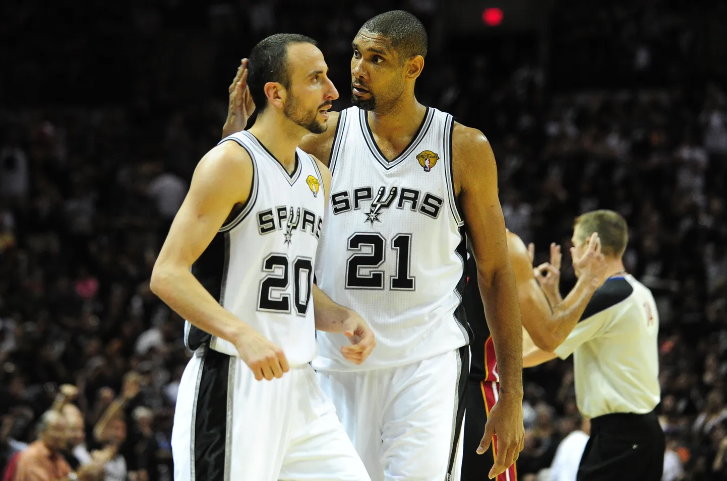 Manu Ginobili (nr 20) ja Tim Duncan.