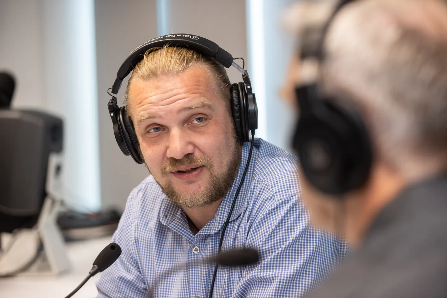Kuku raadio peatoimetaja Hindrek Riikoja asub tööle Maalehe peatoimetajana.