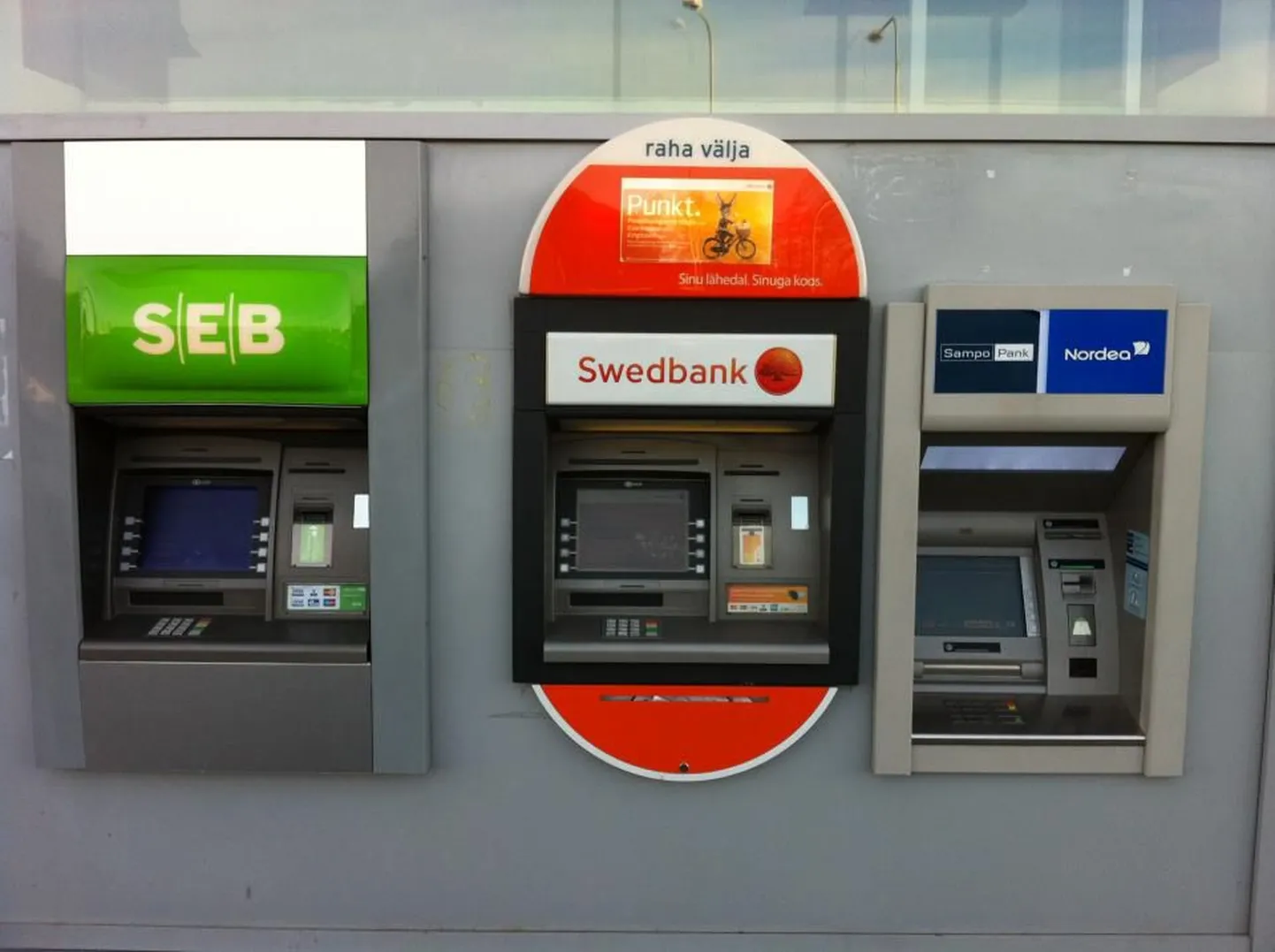 Банкоматы SEB, Swedbank и Nordea. Фото иллюстративное.