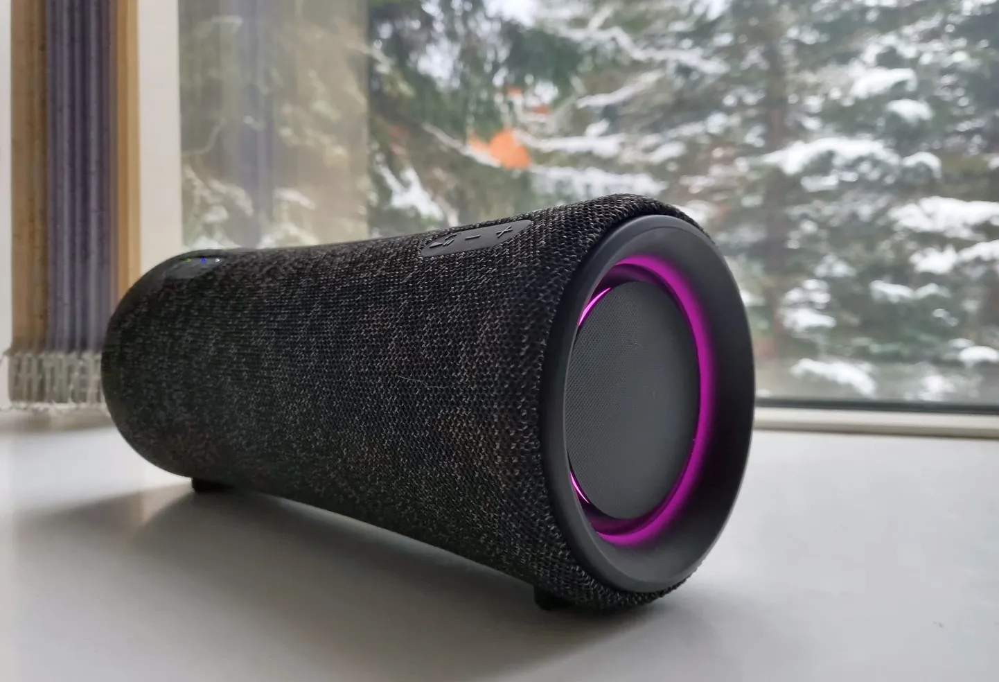Pettuma ei pea, Sony kõlaris on kõik vajalik, mida Bluetooth-kõlarist tahta.
