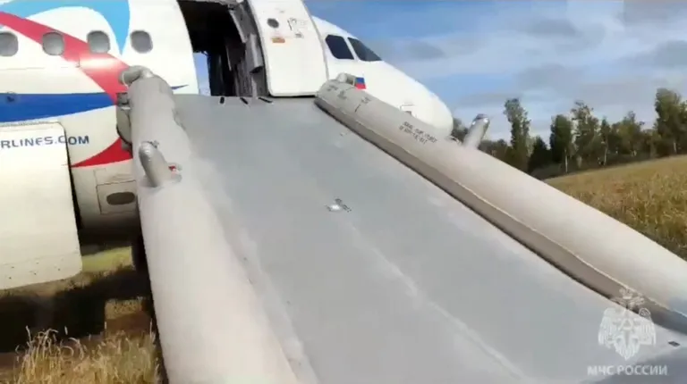 Аварийная посадка в поле.