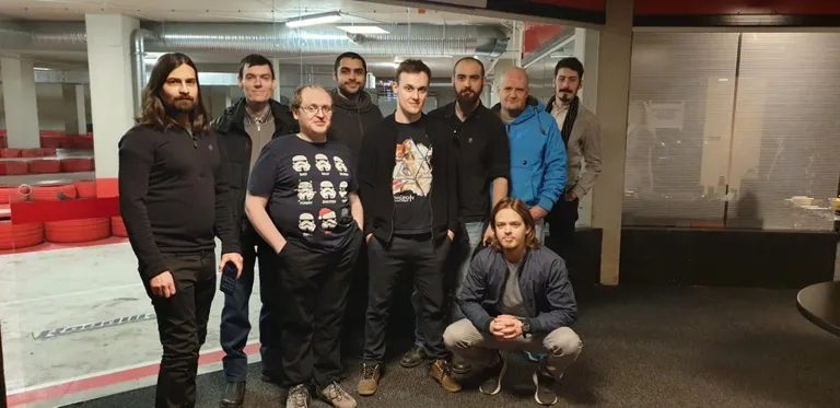 Gamecani rahvusvahelise meeskonna liikmed tegutsevad Eestis, Suurbritannias, Rumeenias, Ukrainas, Türgis ja Brasiilias.