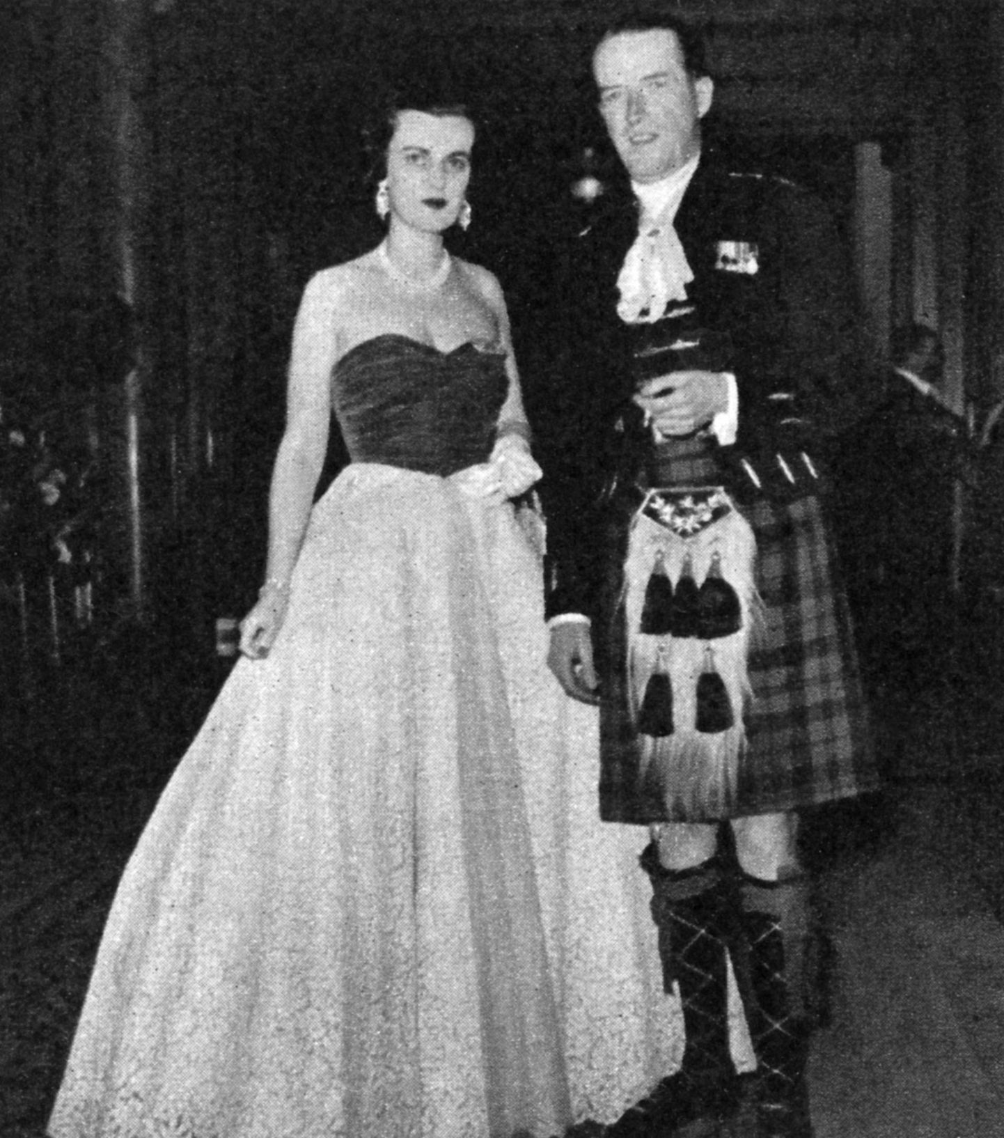 Margaret ja Ian Campbell seltskonnaüritusel oma abielu algusajal 1952. 