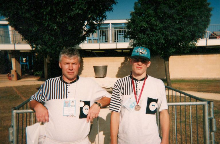 Andres Põhjala (vasakul) koos Andrus Kõrgveega 1995. aastal Bath noorte olümpiafestivalil.