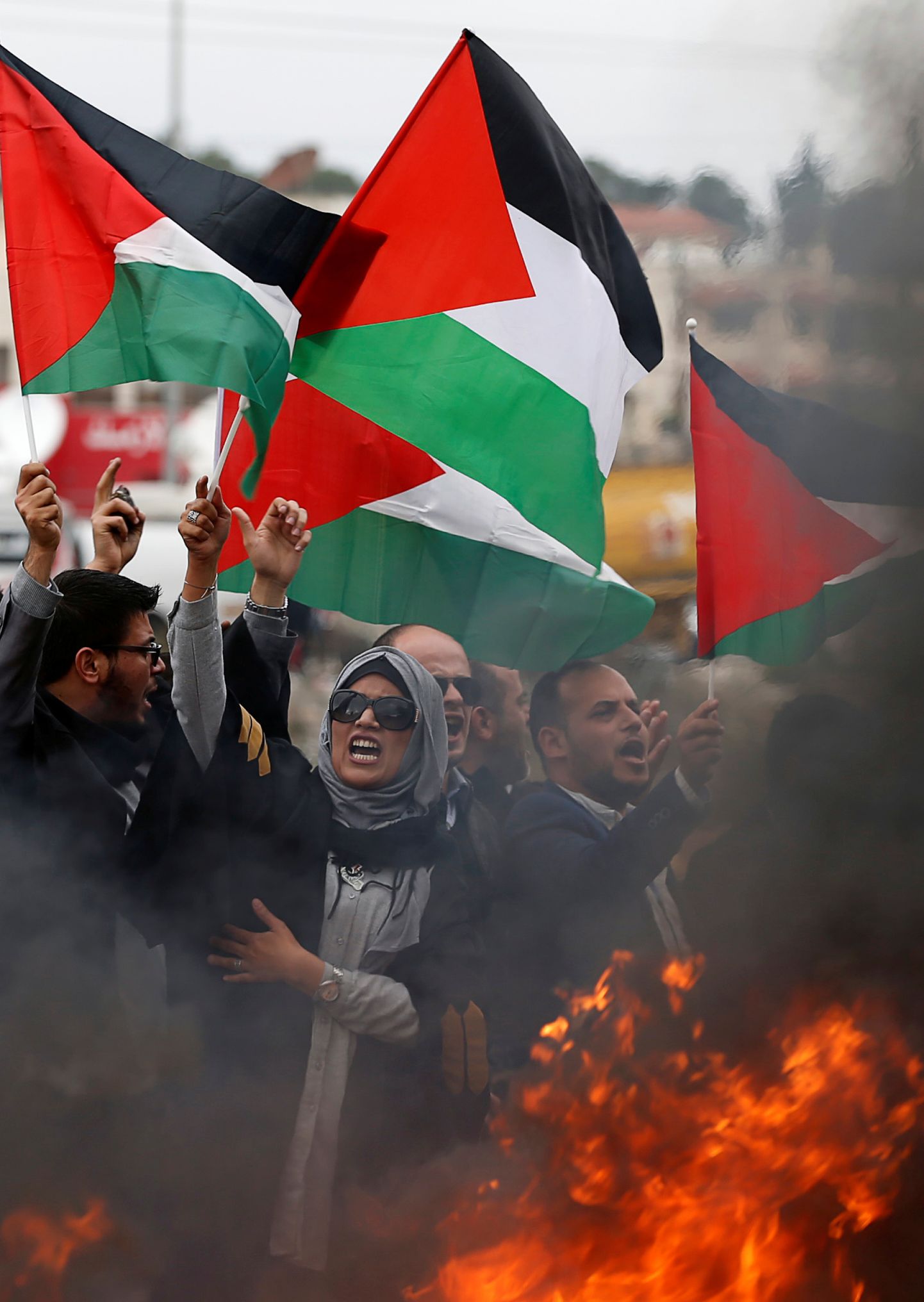 Palestiina meeleavaldajad meelt avaldamas USA otsuse vastu tunnustada Jeruusalemma Iisraeli pealinnana.