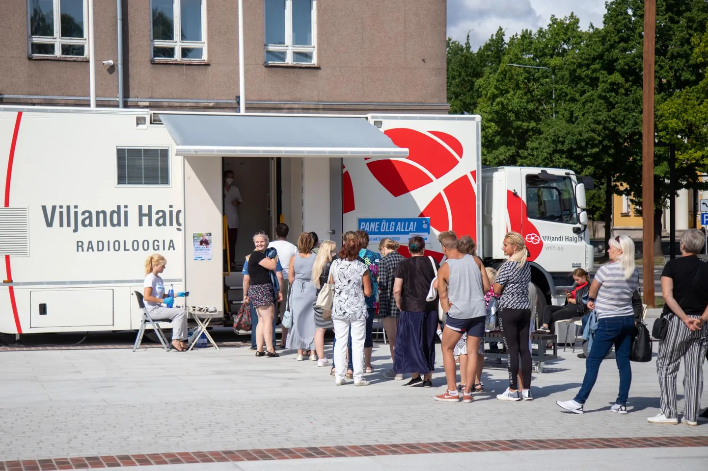 Kilingi-Nõmmes kasutasid inimesed vaktsineerimisbussi teenust usinalt. Pilt on illustreeriv.