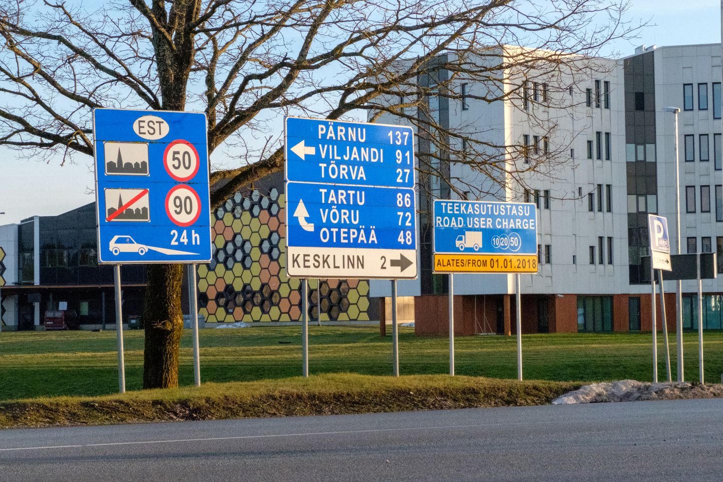 Eesti piiril tervitab riiki siseneijaid teemaks, millele viitab vastav silt.



Foto: Arvo Meeks / Lõuna-Eesti Postimees