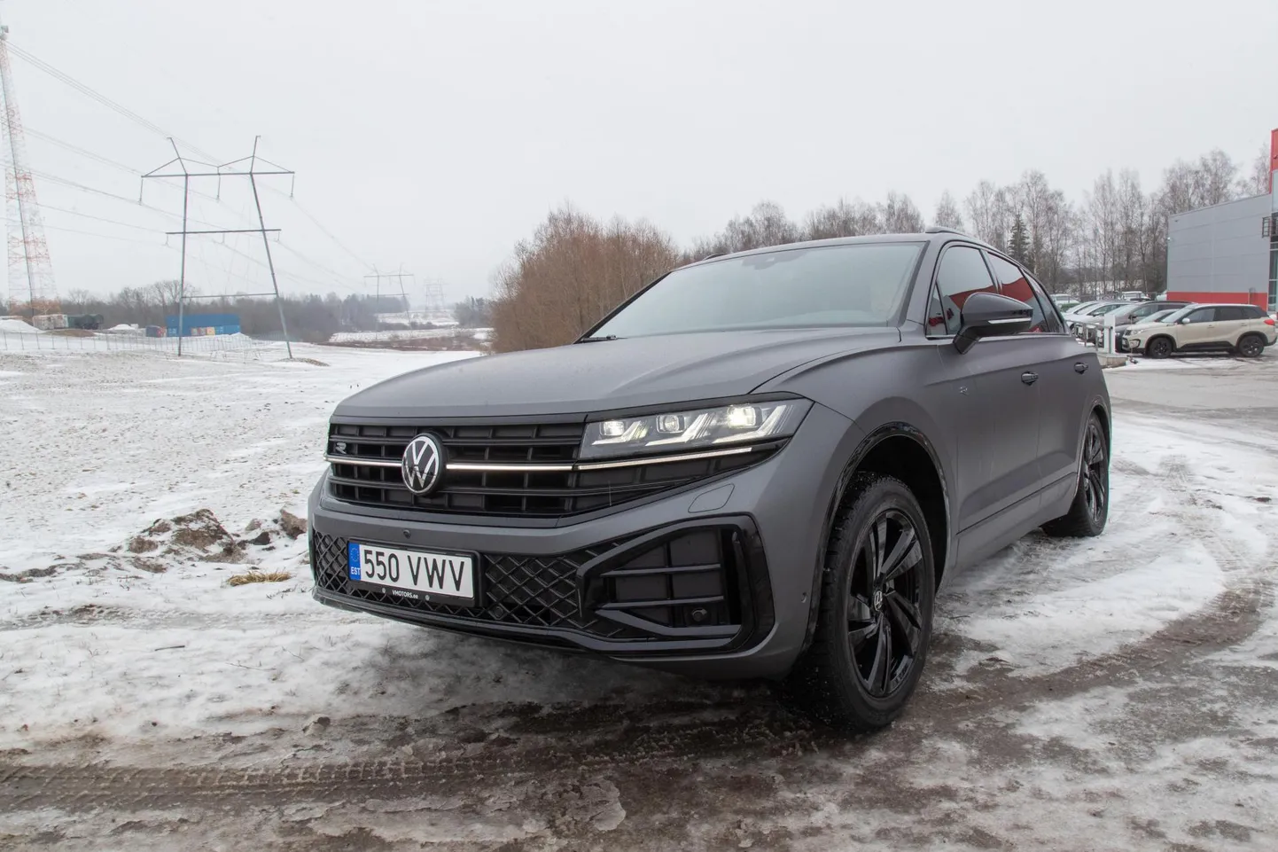 V Motors paistis mullu silma seninägematuga: kõige enam läks kaubaks kõige kallimat Volkswageni mudelit Touaregi. Selle taga oli suvine 26 000-eurone allahindlus, kui esinduses tehti enne uue mudeli saabumist tühjendusmüüki.