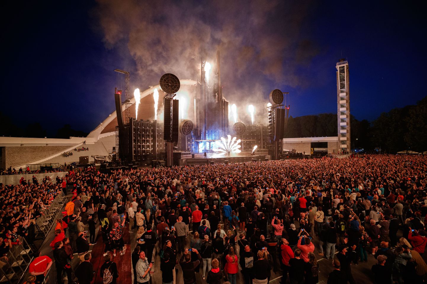 Концерт Rammstein на Певческом поле в Таллинне.