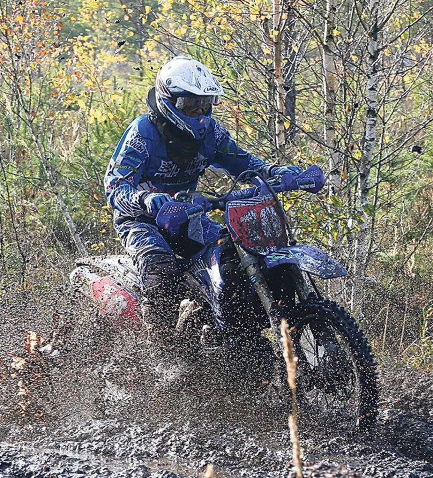 Paikuse klubi raudvara Toivo Nikopensius kihutas Võrtsjärve enduurol seenioride esimese auhinna vääriliselt.