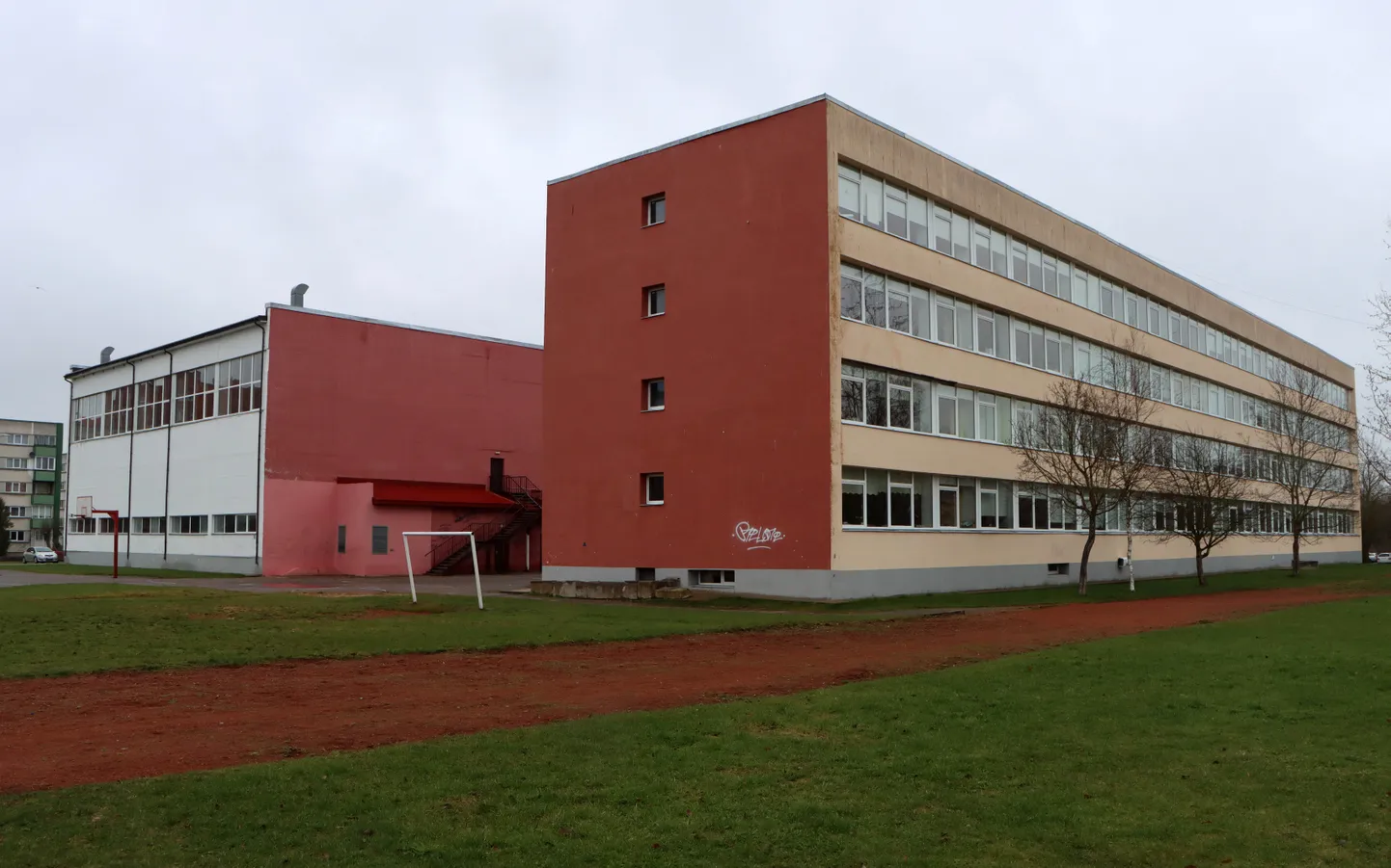 Малеваская основная школа, бывшая прежде в качестве двуязычной школы также 17-й средней школой и Общей гимназией Кохтла-Ярве, с нового учебного года переходит большей частью на эстоноязычное обучение.