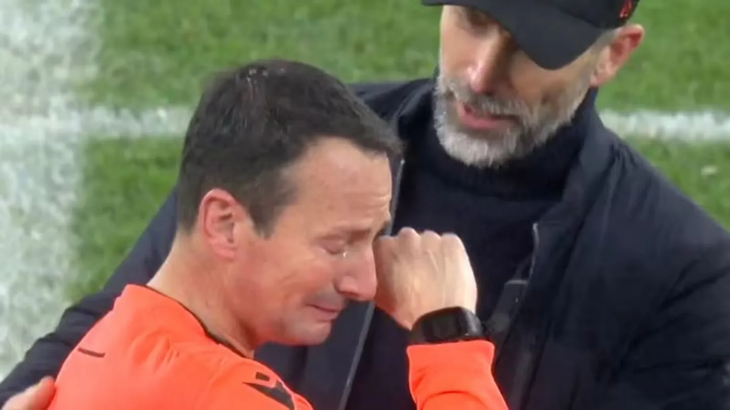 RB Leipzigi peatreener Marco Rose lohutamas nutvat joonekohtunikku.