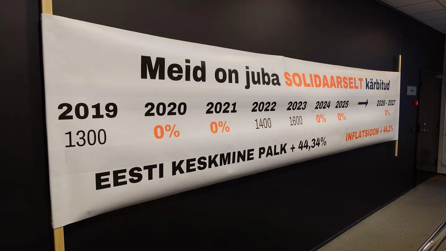 Teatrirahvas kutsub plakatite juures kultuurivaldkonnale toetuse väljendamiseks ka pilti tegema ja pilte sotsiaalmeedias jagama.