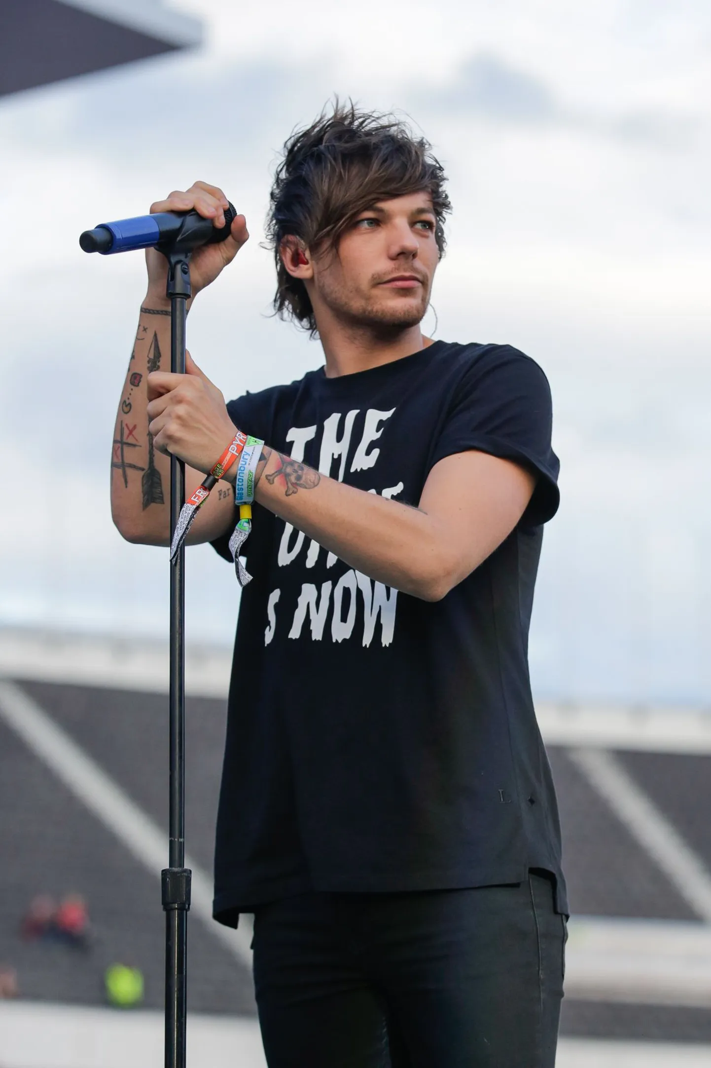 One Direction andis kontserdi Helsinki Olümpiastaadionil. Louis Tomlinson