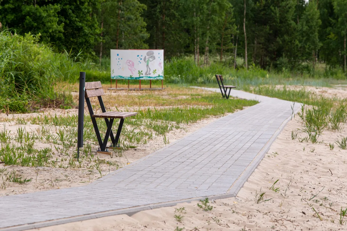 Kabli külaseltsi ­tegemistest saab ülevaate rannapromenaadil, kus on avatud kohvik.