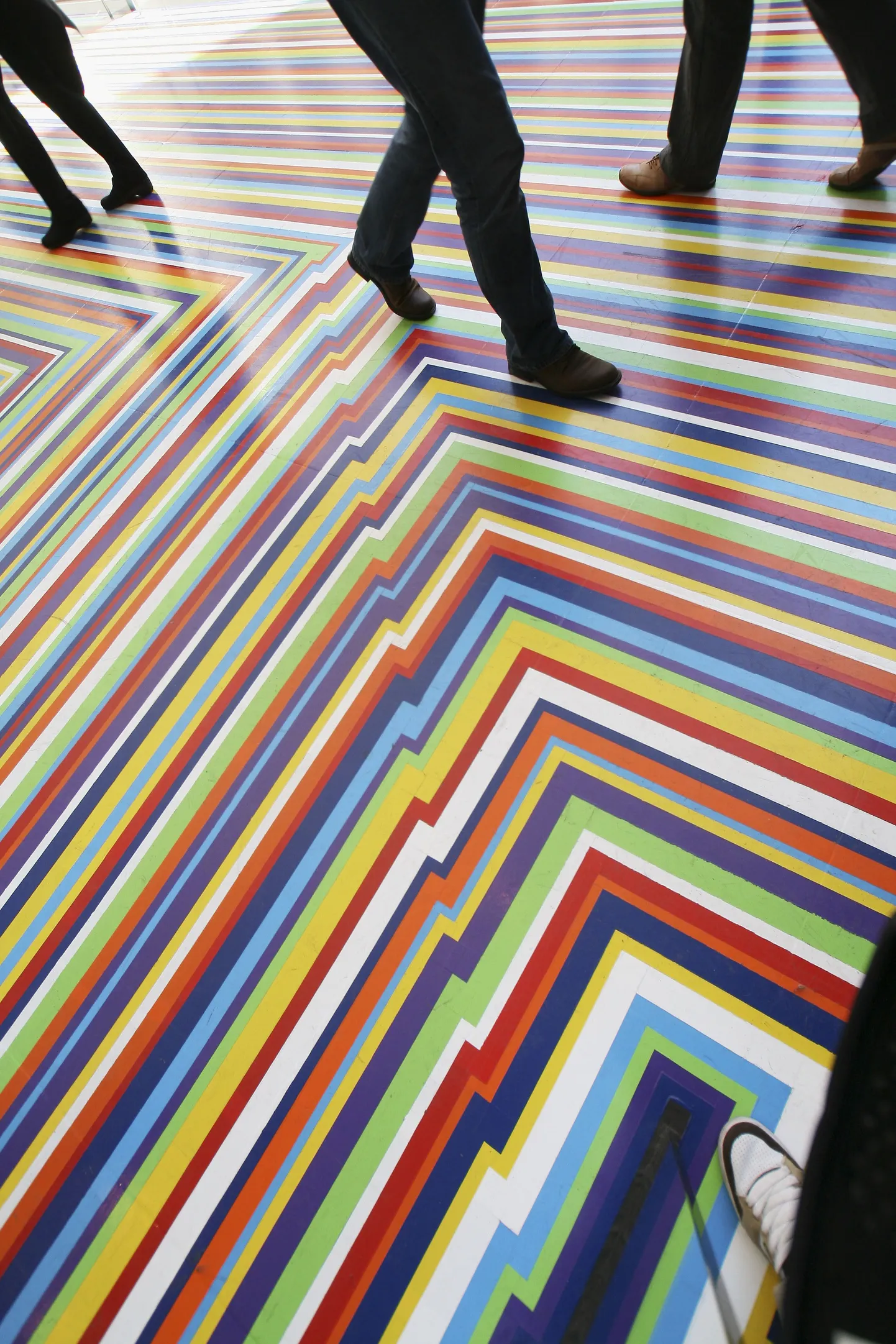 Kerge ja värvikas linoleum.