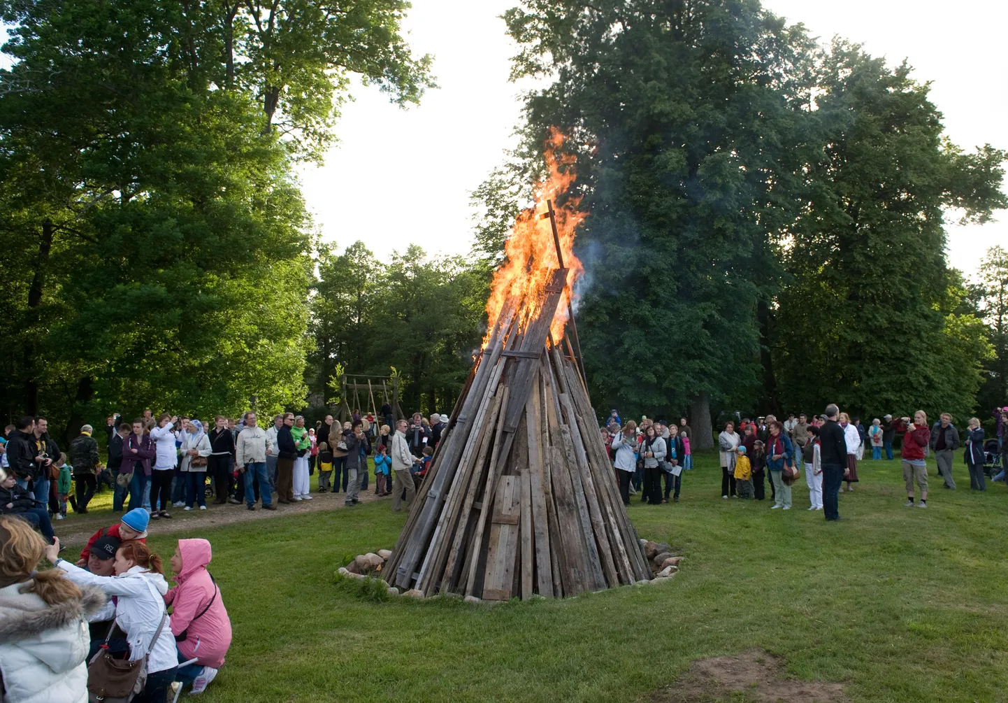 TLMPM03: JAANIPÄEV :TALLINN, EESTI, 23JUN11.
Jaanipidu Vabaõhumuuseumis.
mm/Foto MIHKEL MARIPUU/POSTIMEES