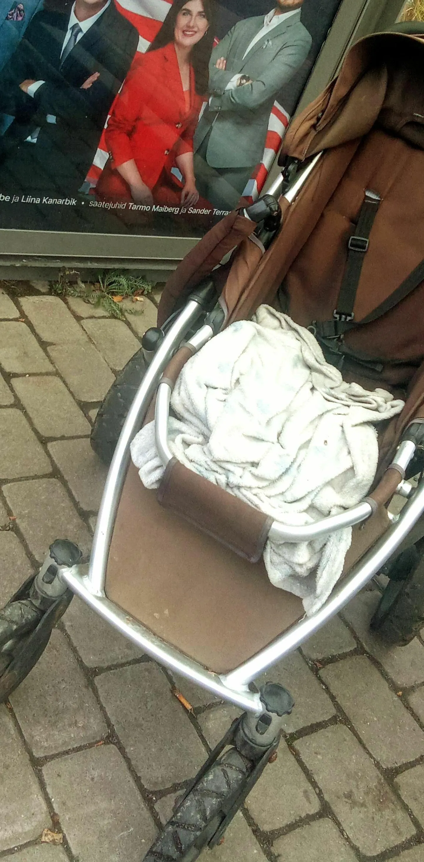 See jõuluajal Paalalinna poe ette seisma jäetud käru läks sealt paari nädala jooksul kaduma.