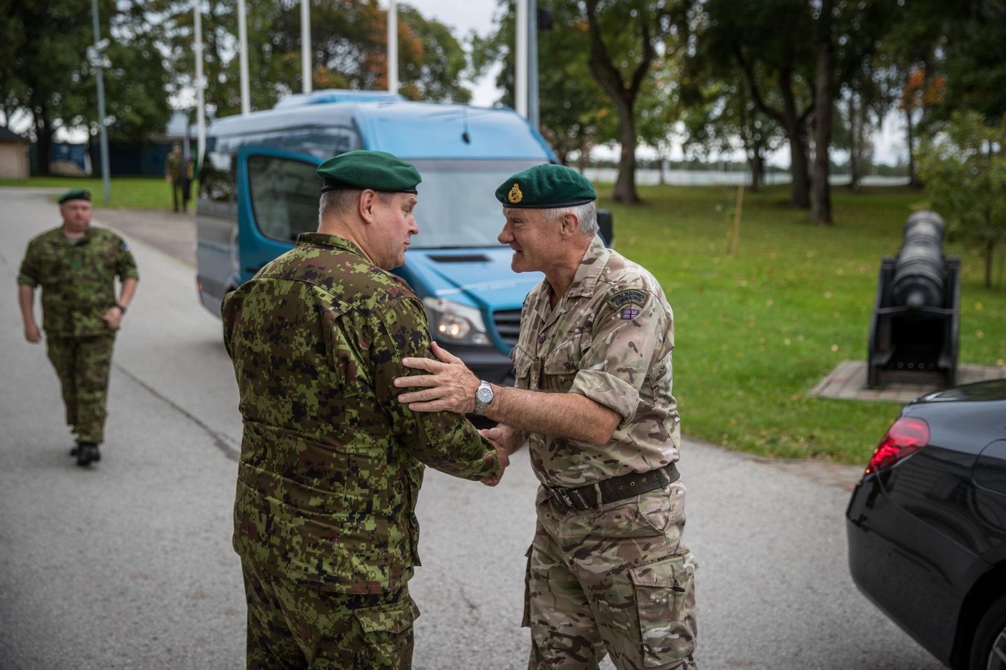 Suurbritannia kaitseväe juhataja asetäitja kindral sir Gordon Messenger (paremal) ja Eesti kaitseväe juhataja kindral Riho Terras.