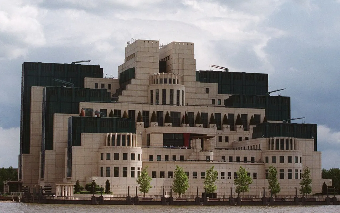 Штаб-квартира MI6 в Лондоне.