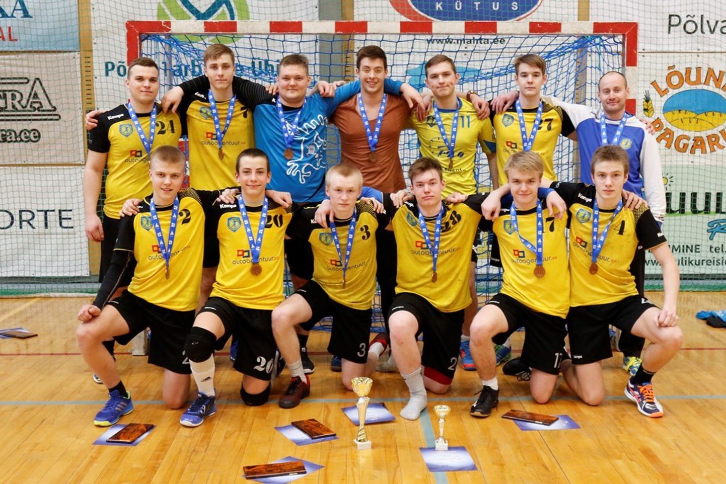 Viljandi spordikooli meeskond teenis Eesti A-klassi käsipallimeistrivõistlustel pronksmedali.
