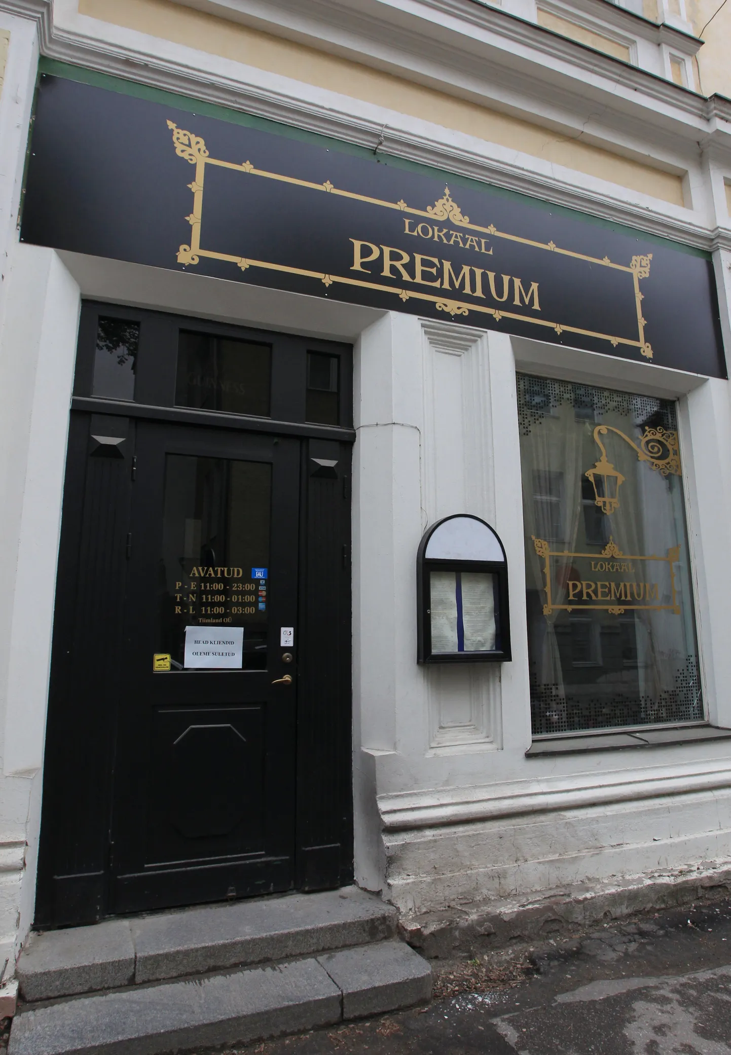 Ülikooli tänaval tegutsenud lokaal Premium on tänaseks oma tegevuse lõpetanud.