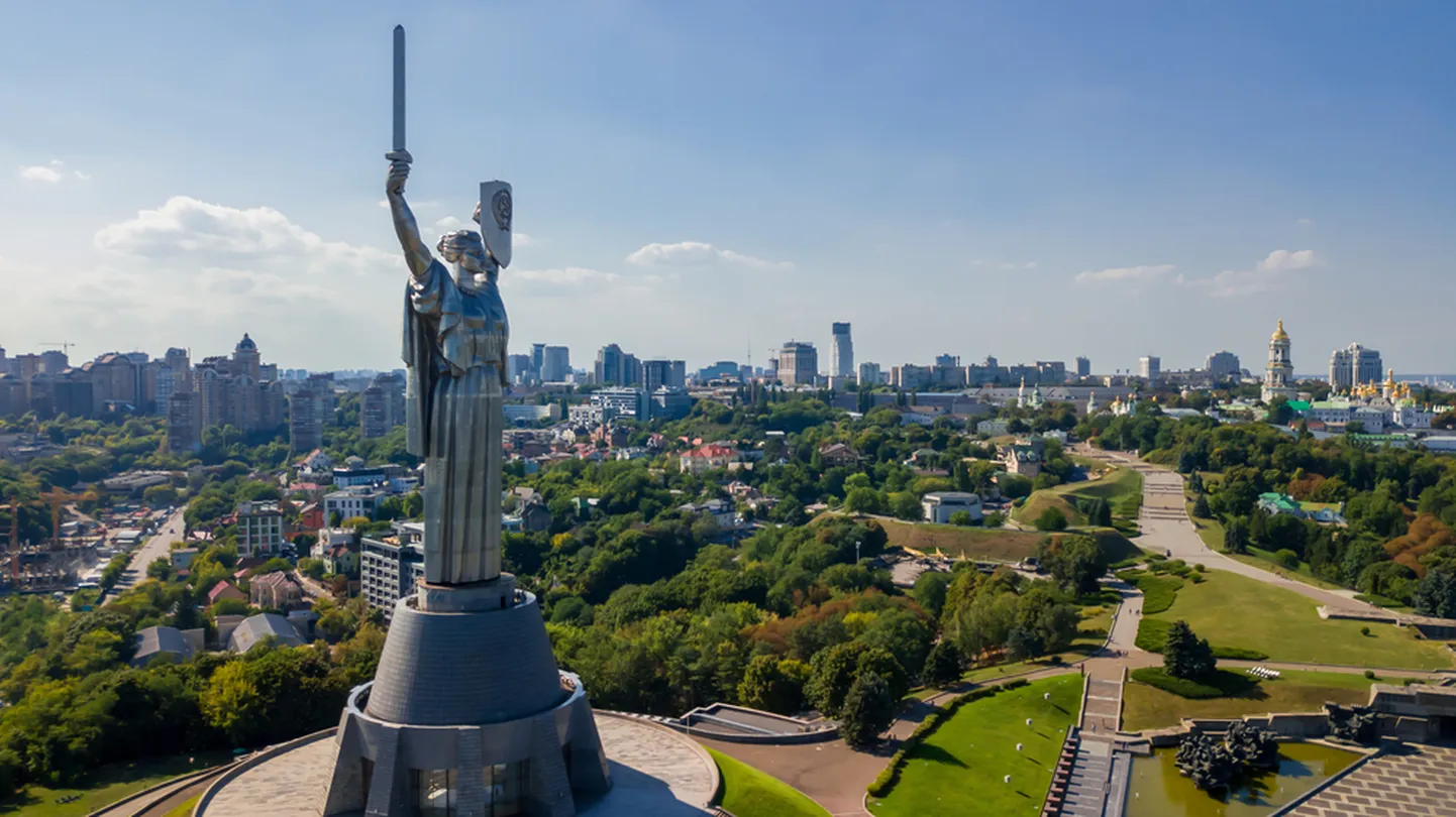 «Родина-мать» в Киеве.