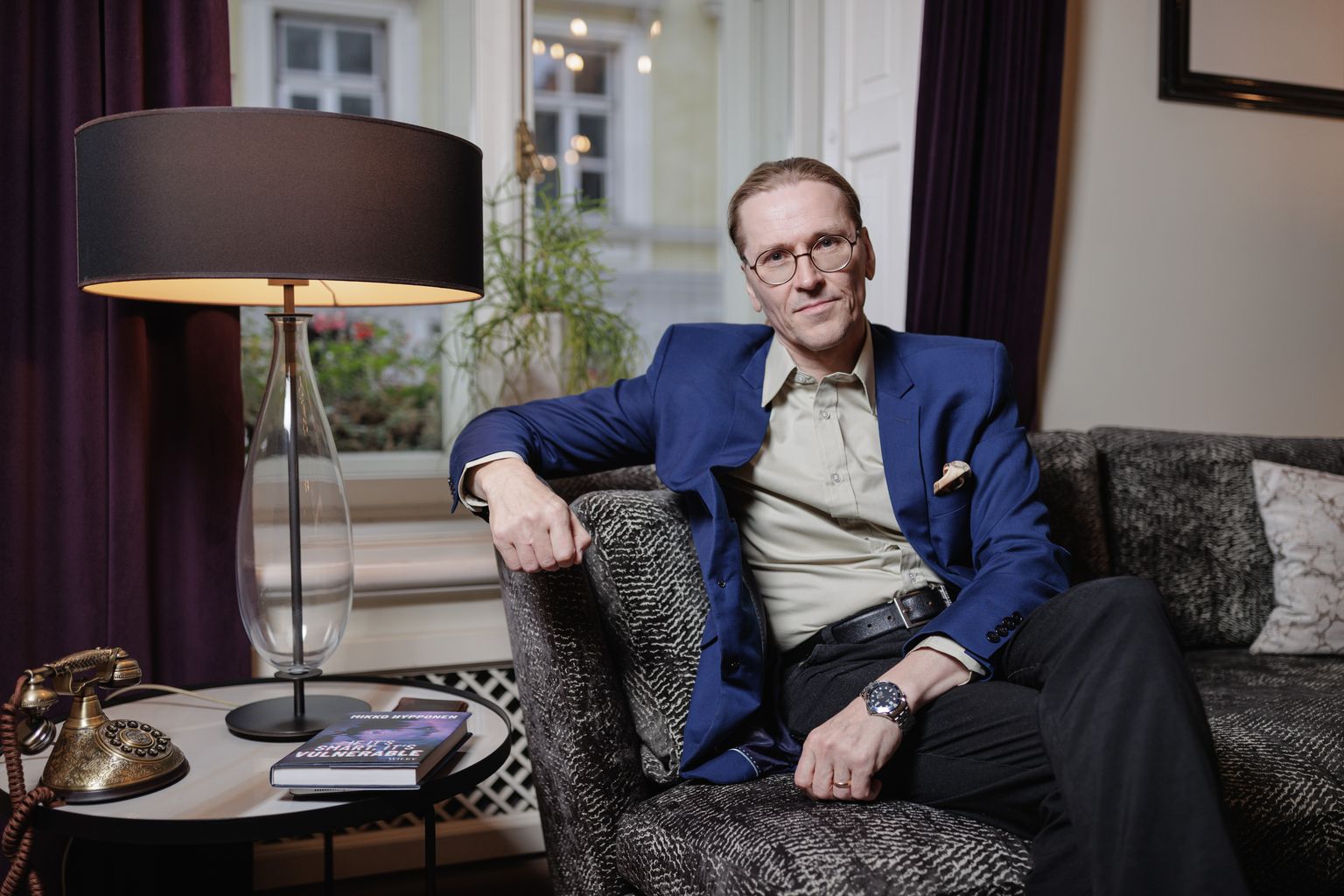 Soome kuulus küberturbeekspert Mikko Hyppönen peab küberturvalisuse tulevikku helgeks, küberohtusid tõrjutakse aina paremini. Siiski kannab ta igaks juhuks lihtsat mehaanilist kella ja tema uues raamatus räägitakse, et kõik, mis on nutikas, on häkitav.