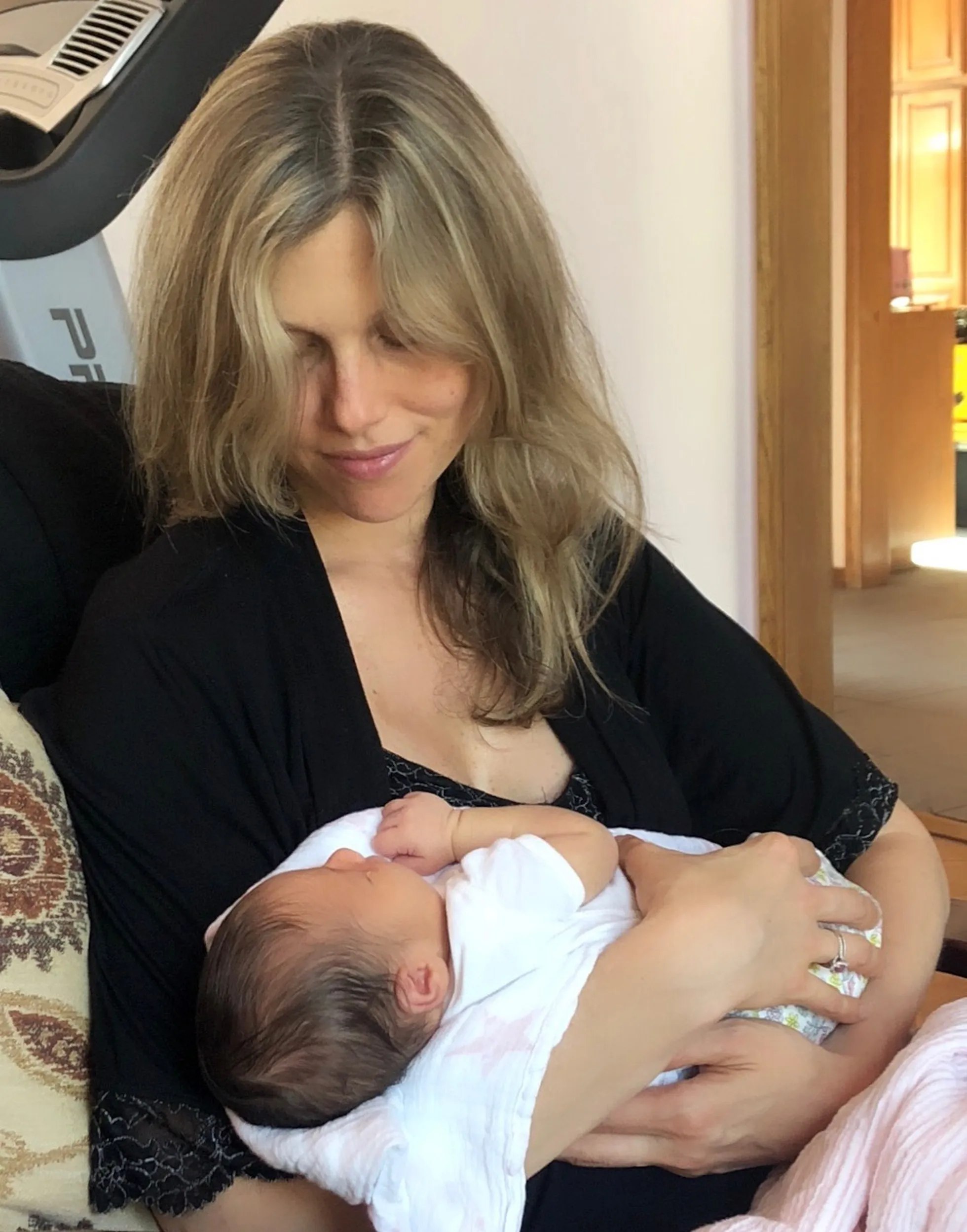 Robert Davi abikaasa Diana Doronina 17. mail sündinud tütrega.