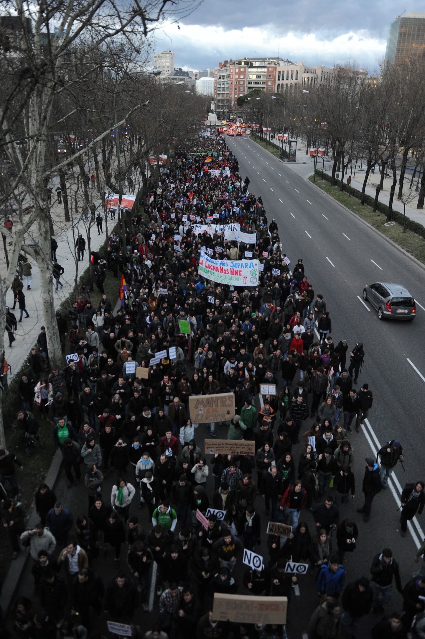 Hispaania noored protestivad Madridis valitsuse kärpemeetmete vastu