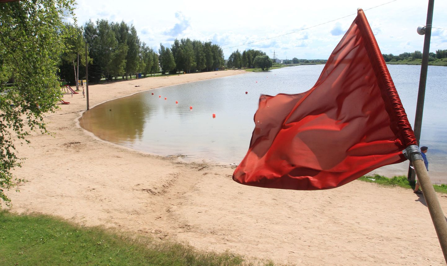 Anne kanali veesoojuseks on täna mõõdetud 20 kraadi, ent punane lipp annab märku, et sinna ujuma minna pole soovitatav.