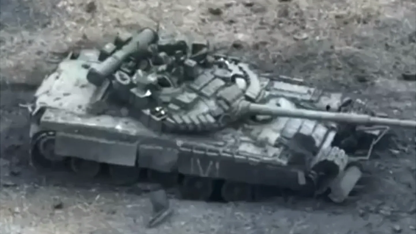 Некоторые танки получили серьезные повреждения от мин.