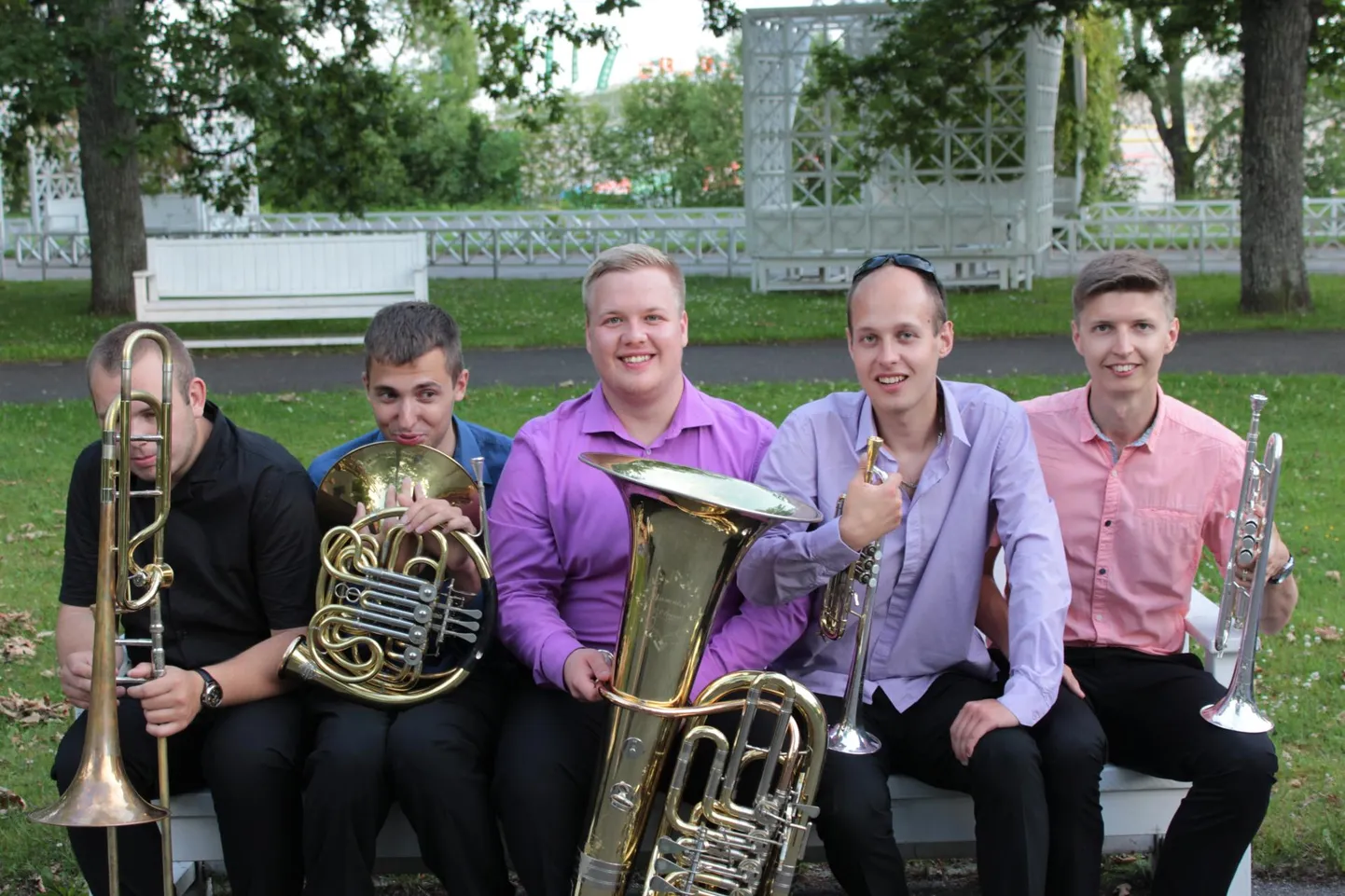 Bright Brass tutvustab nii puhkpillide võimsat kõla kui õrnemat poolt.