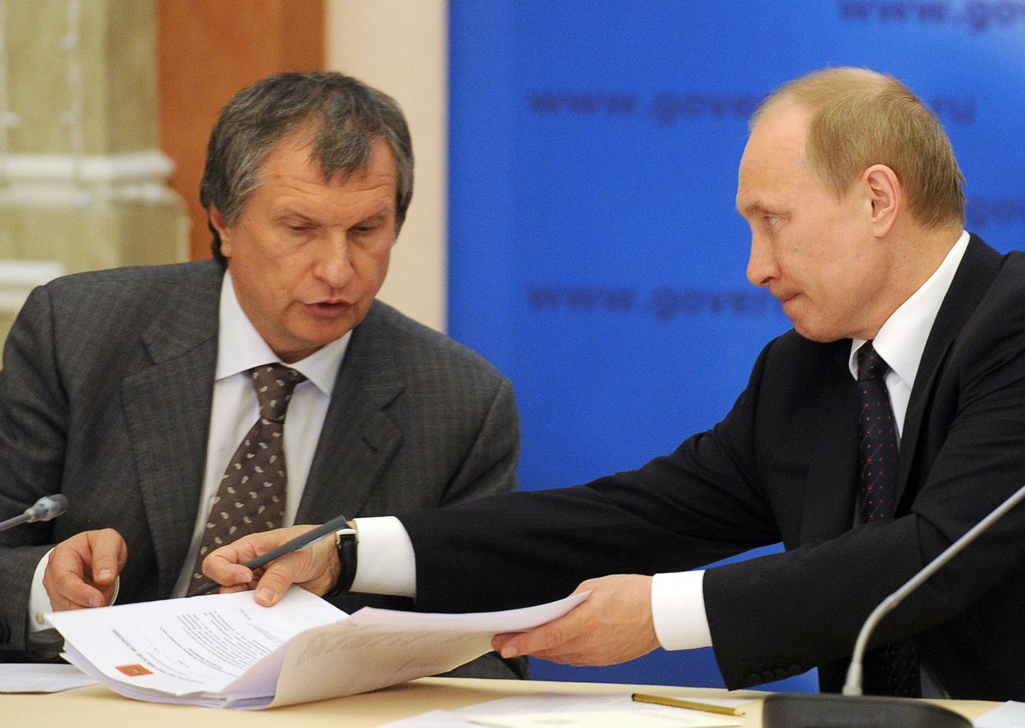 Igor Setšin (vasakul) töötas viimased neli aastat Vladimir Putini alluvuses Vene asepeaministrina.