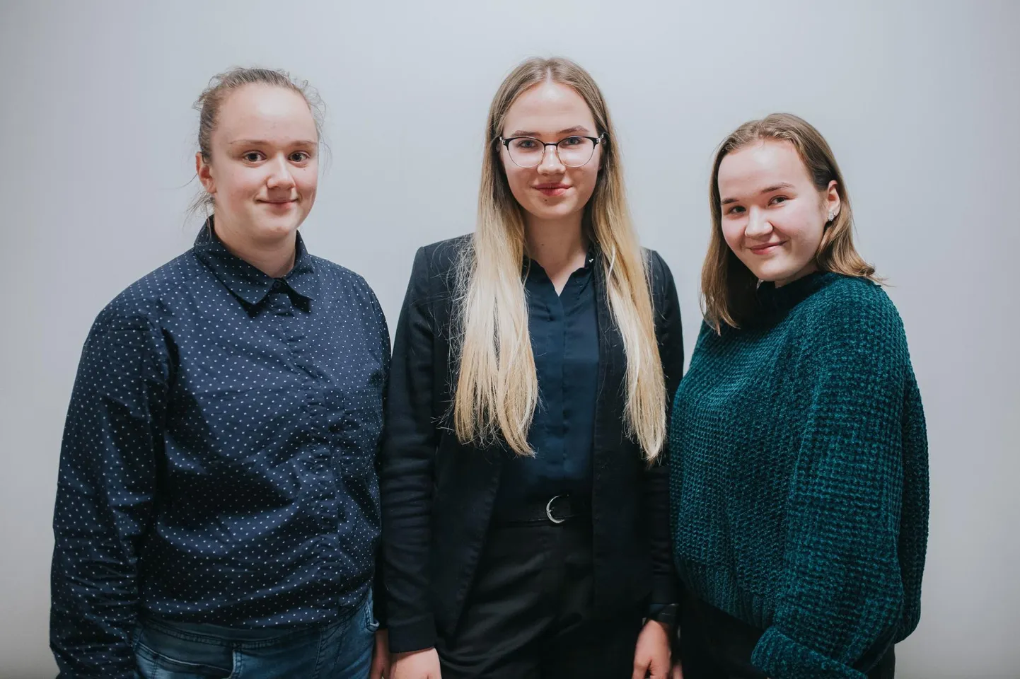 Viljandi noortevolukogu uus juhatus koosneb neidudest. Fotol on (vasakult) protokollija Eeva Vitsut, spiiker Ursula Ilves ja asespiiker Grete Roostik.