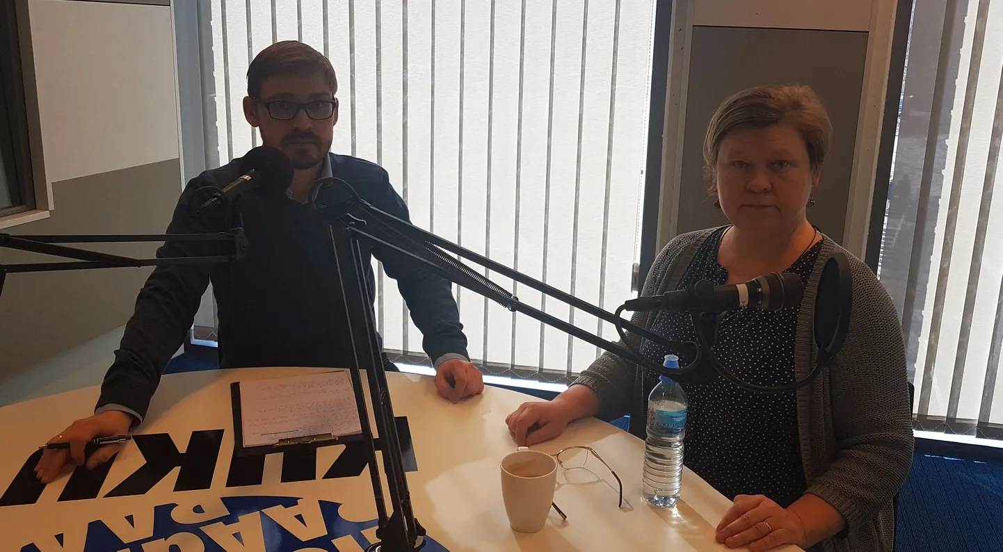 Rannar Raba ja Piia Post Kuku raadio Tartu stuudios.