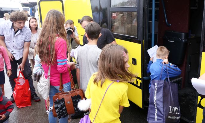 Daudzbērnu ģimenes, braucot sabiedriskajā transportā, saņems vēl lielākas atlaides
