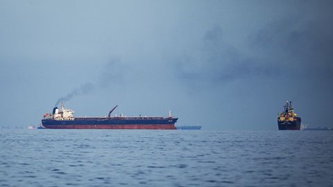 Irāna atkal slēdz Hormuza šaurumu