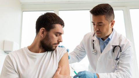 Arstid selgitavad, milline võib olla koroonaviiruse ja gripi koosmõju