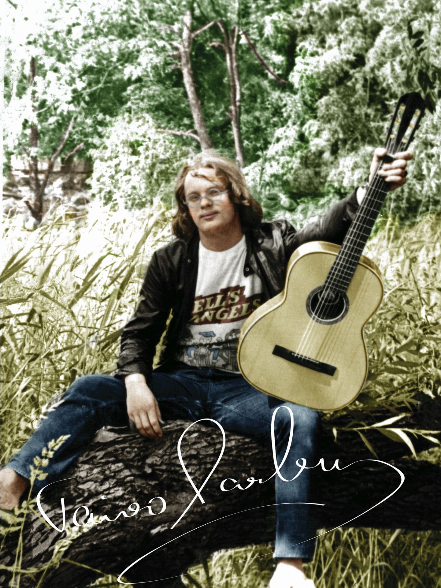 PIKKADE JUUSTEGA: Taivo Parbus 1960-ndate aastate lõpus isa kingitud kitarriga.
