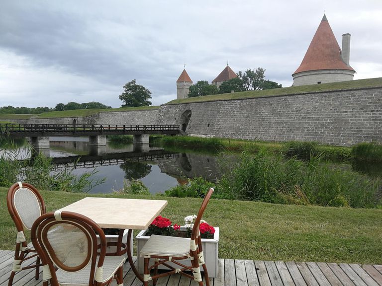 Kuressaare linnus-kindlus, rahvasuus tuntud kui Kuressaare loss, on Eesti üks huvitavamaid ja paremini säilinud kindlusrajatisi.