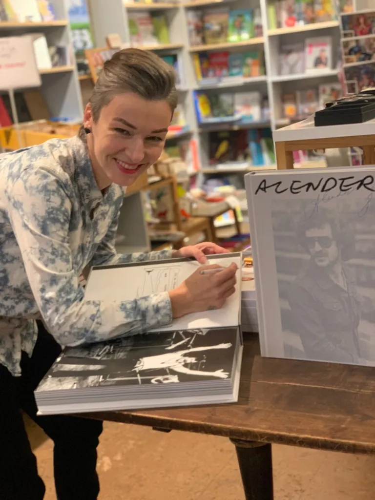 Yoko Alender, raamatu koostaja.